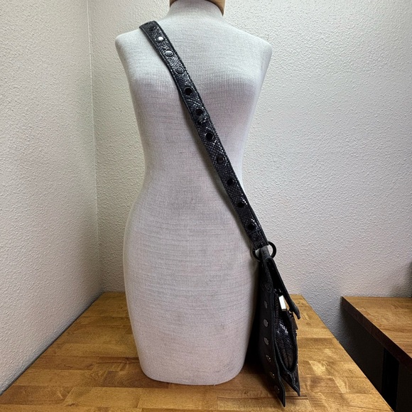 Hammitt Montana Large Reversible Crossbody Black Snake & Pebbled Leather - Picture 13 of 14